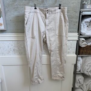 14S 14 short WHBM White House black market pret a pedi pants cream cropped